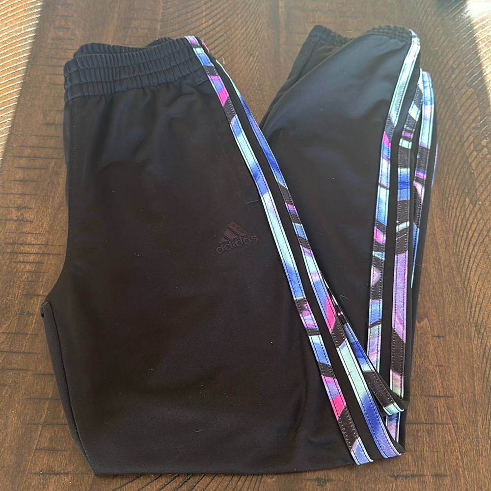 Adidas. Girls size 7/8. Gently used!